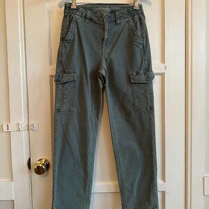 American Eagle Cargo Pants in Army Green, Size 4 Short